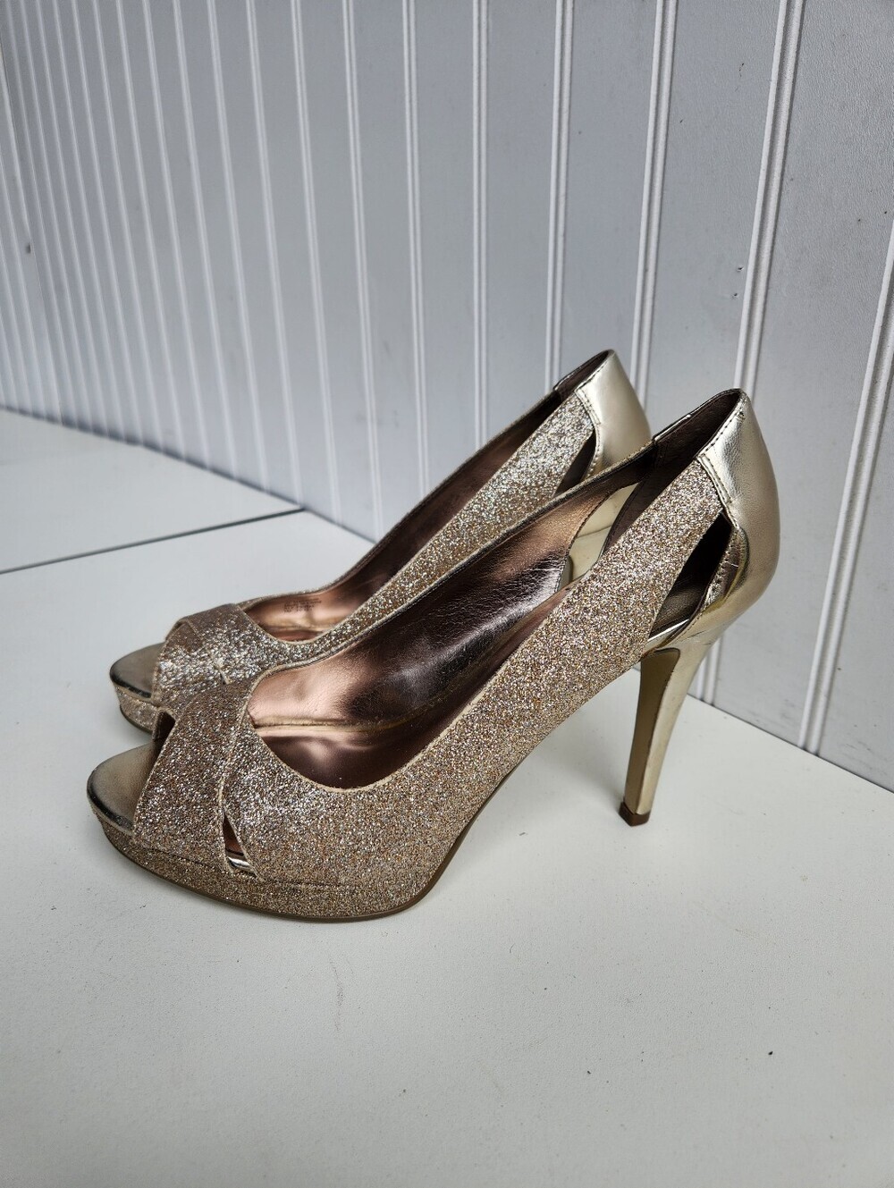 Alfani Women's Sz 7M Fairfax Peep Toe High Heels gold Platino Glitter Sparkle